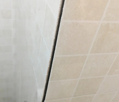 琼山瓷砖空鼓维修公司分享阳台瓷砖脱落的修复过程可以分为以下几个步骤